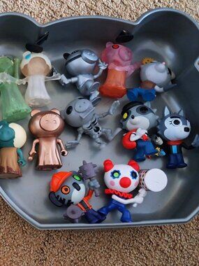 Piggy minigures in mega case